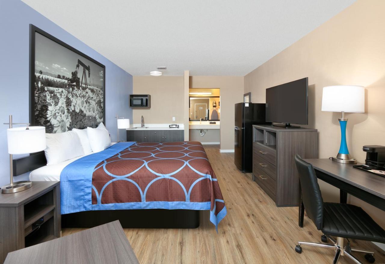 Super 8 By Wyndham - South - Hwy 59 Hotel *