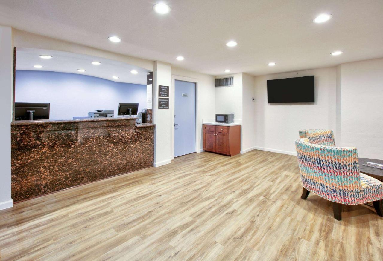 Hotel Super 8 By Wyndham - South - Hwy 59 *