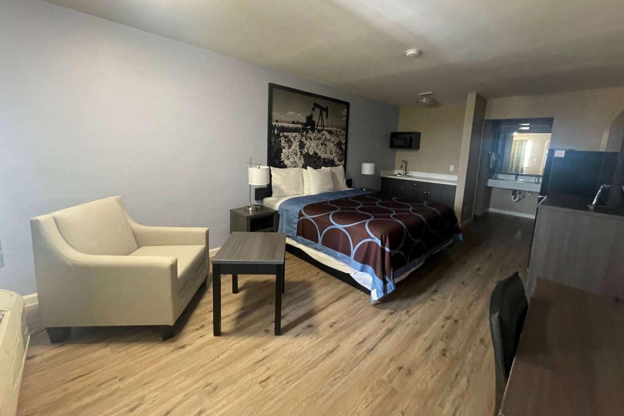 Hotel Super 8 By Wyndham - South - Hwy 59 *